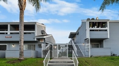 20930 Parthenia St, Unit 121 in Canoga Park, CA - Foto de edificio - Building Photo