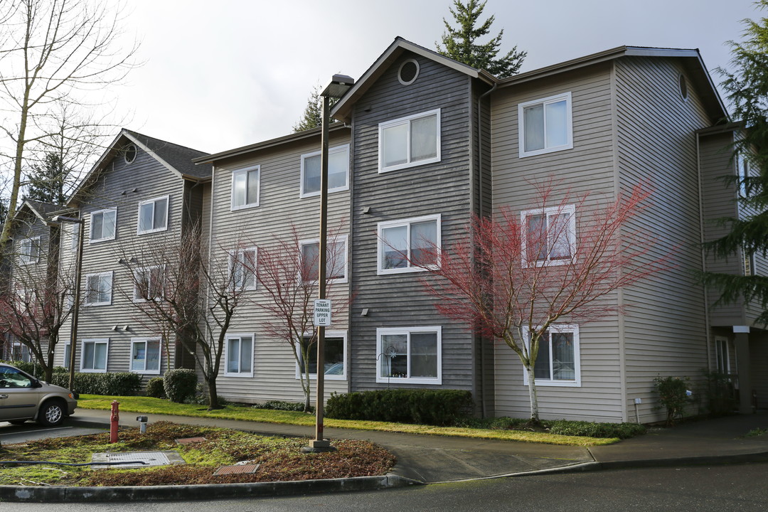 Evergreen Court in Everett, WA - Building Photo