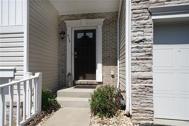 512 Isabella Ct in Carnot-Moon, PA - Building Photo - Building Photo