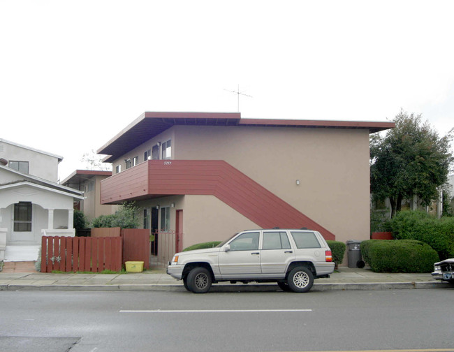 5757 Adeline St in Oakland, CA - Foto de edificio - Building Photo