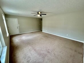 209 Joey Way in Lexington, KY - Foto de edificio - Building Photo