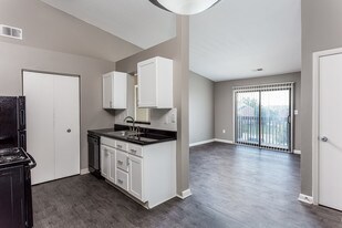 Colt's Crossing Apartments in Georgetown, KY - Building Photo