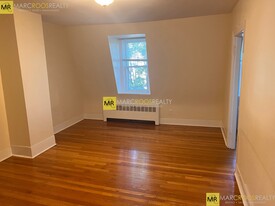 234 Lexington St, Unit 3 Apartamentos