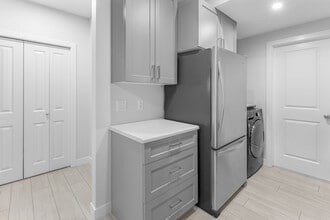 1439 Cherniak Way SW in Edmonton, AB - Building Photo - Building Photo