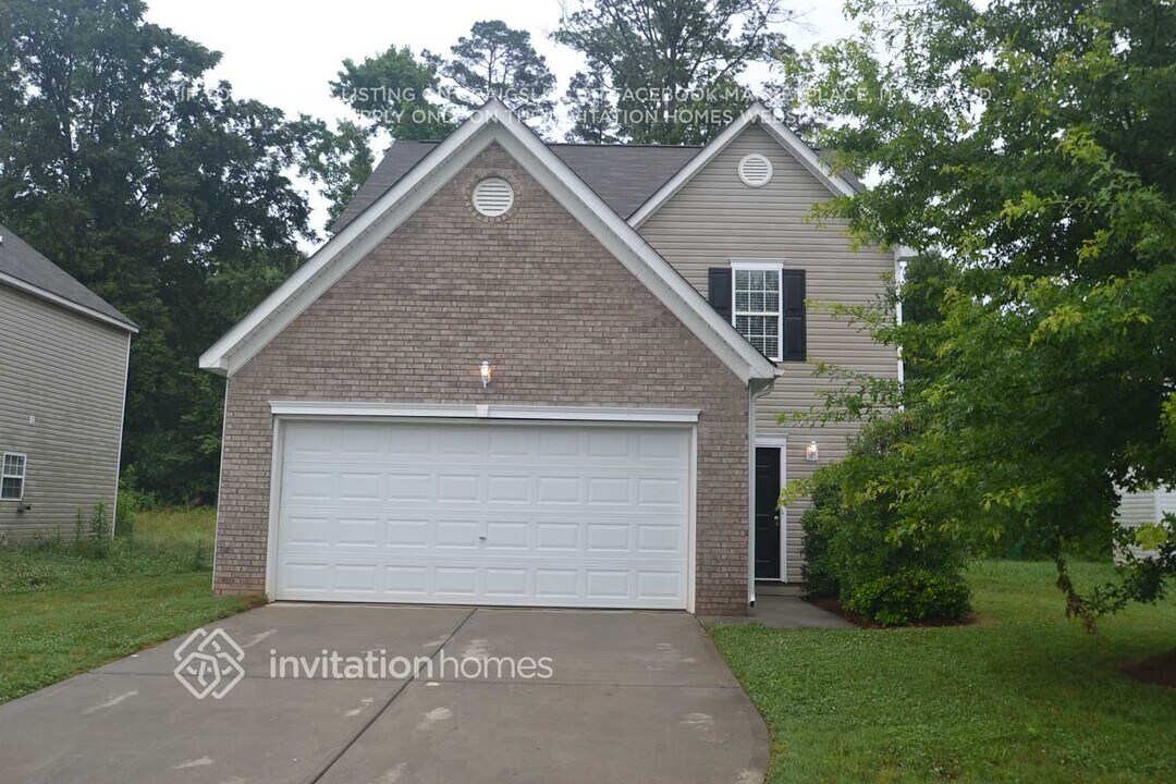 7707 Hidden Creek Dr in Charlotte, NC - Building Photo
