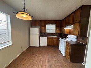 5604 Macgregor Dr in Haltom City, TX - Building Photo - Building Photo