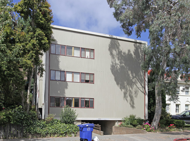 2740 College Avenue in Berkeley, CA - Building Photo - Building Photo