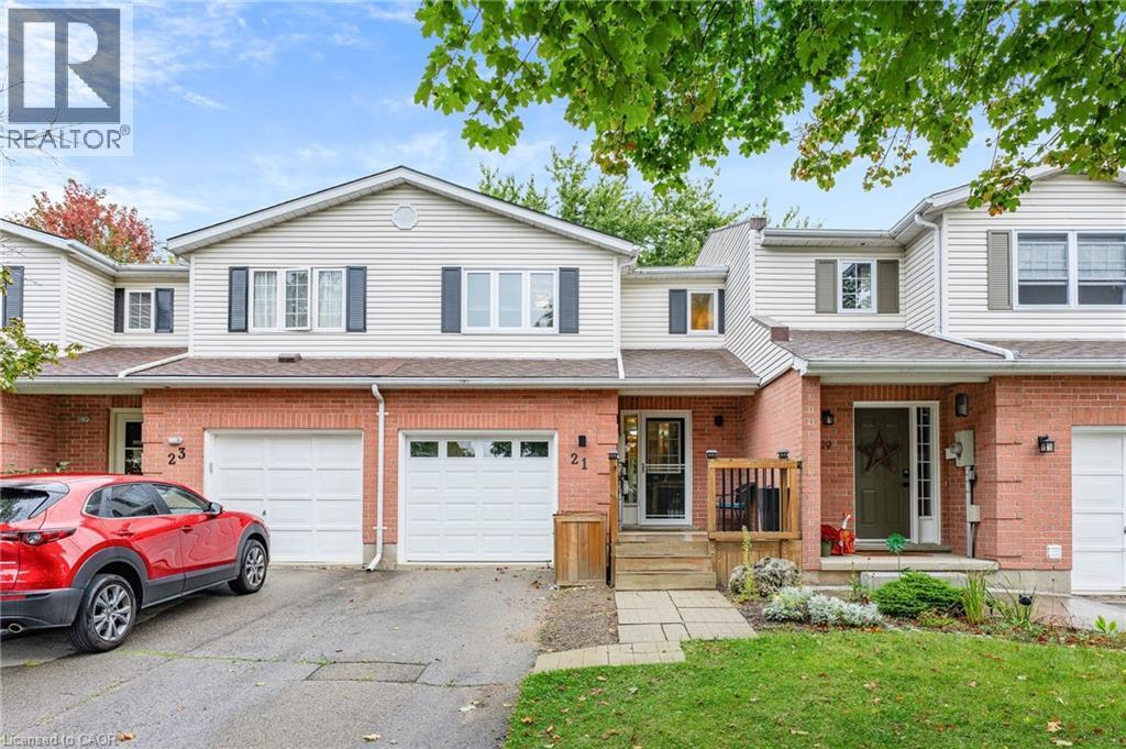 21 Graystone Ct in Brant, ON - Building Photo