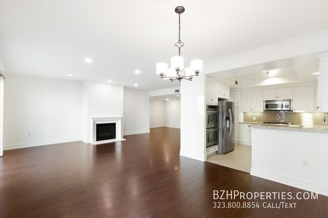 1050 1/2 S Holt Ave in Los Angeles, CA - Building Photo - Building Photo