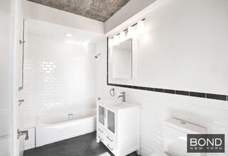1202 Astoria Blvd in Queens, NY - Building Photo - Building Photo