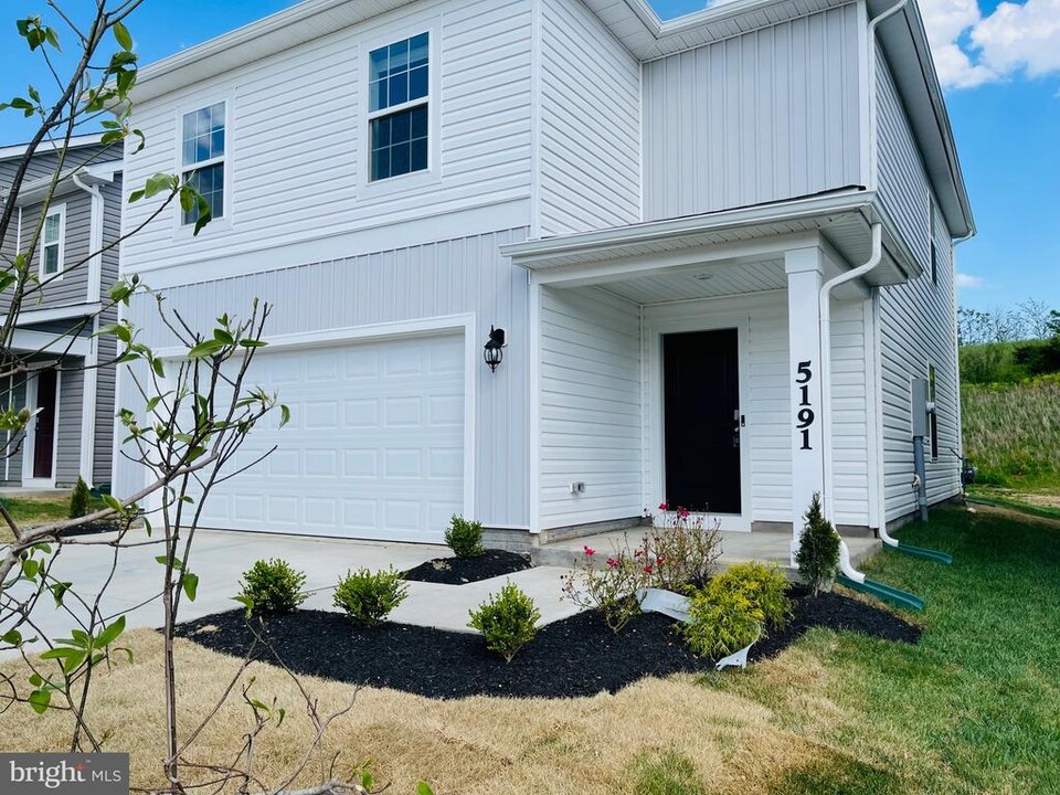 5191 Crooked Ln in Stephens City, VA - Building Photo