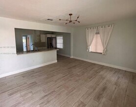 1860 NW 52nd St in Miami, FL - Building Photo - Building Photo