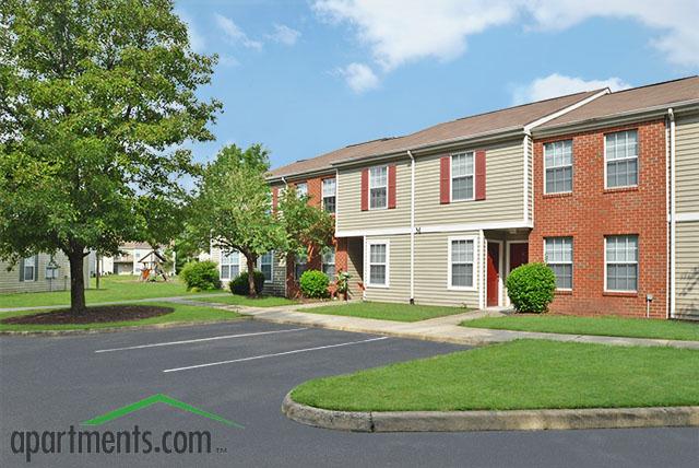 Pinetree in Petersburg, VA - Foto de edificio - Building Photo