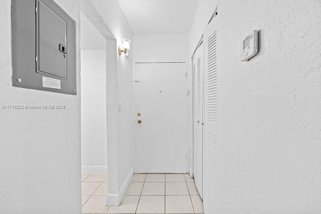 801 NW 47th Ave in Miami, FL - Building Photo - Building Photo