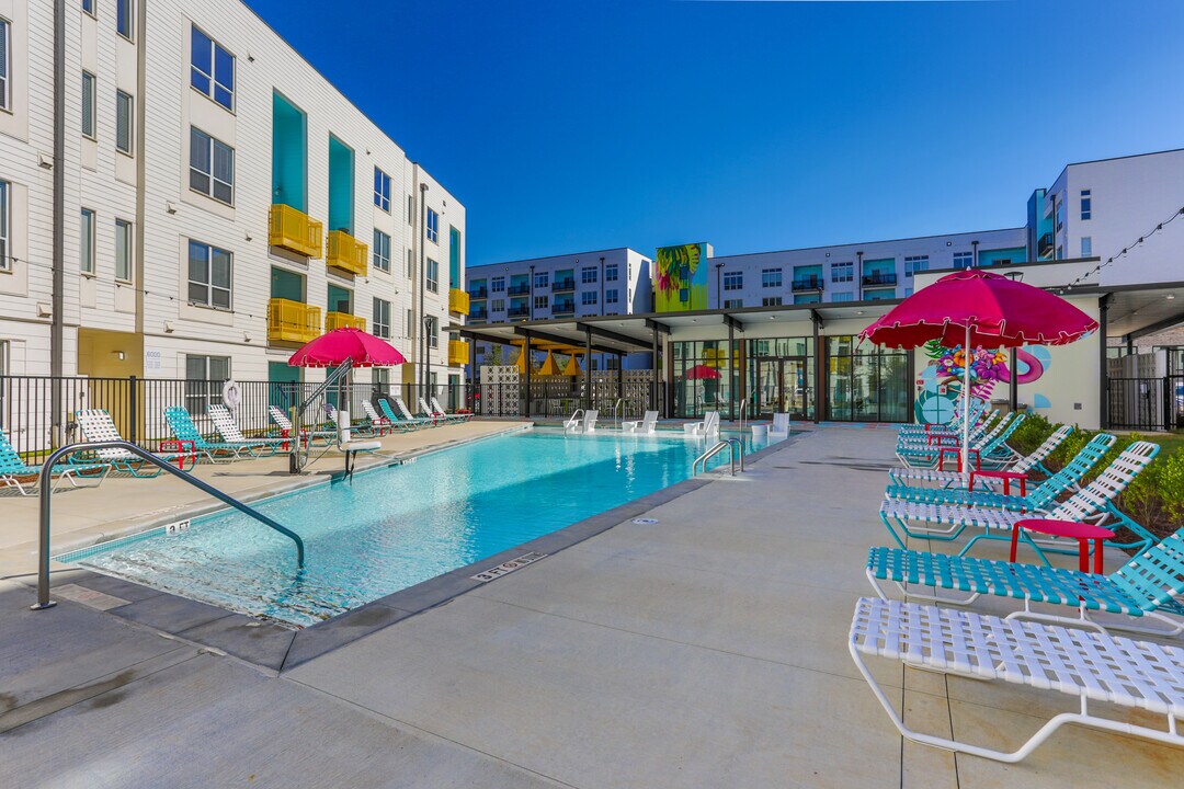The Skylark in Atlanta, GA - Building Photo