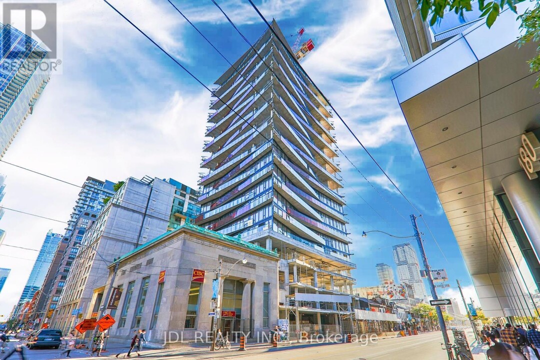 215-1215 Queen St W in Toronto, ON - Building Photo