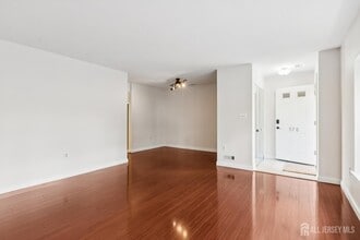 378 Minstrel Ct in Old Bridge, NJ - Building Photo - Building Photo