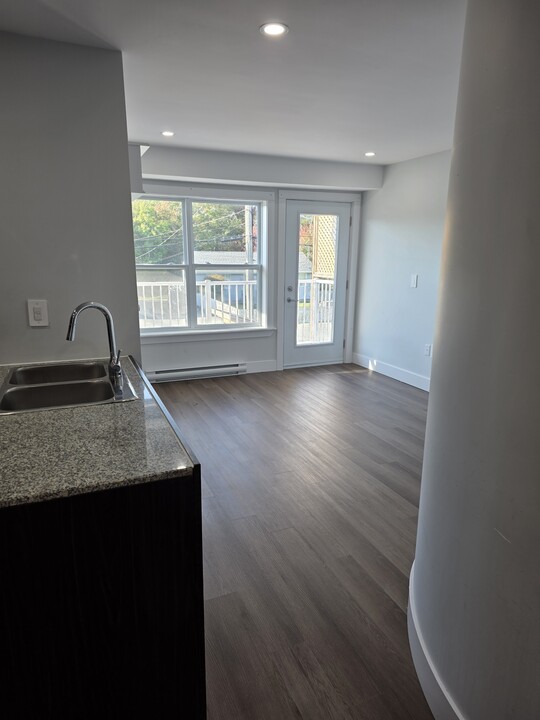 25 Lynnett Rd in Halifax, NS - Building Photo