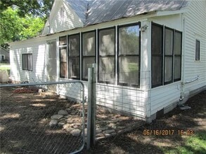 131 N 2nd St in Walnut Springs, TX - Building Photo - Building Photo