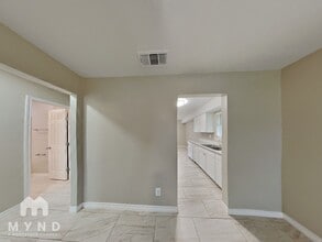 1303 Cardinal Dr in Ennis, TX - Building Photo - Building Photo