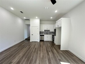 1311 Oneal St in Commerce, TX - Foto de edificio - Building Photo