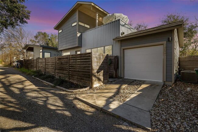 1402 Singleton Ave in Austin, TX - Building Photo - Building Photo