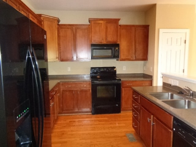 3052 Brookview Forest Dr in Nashville, TN - Foto de edificio - Building Photo