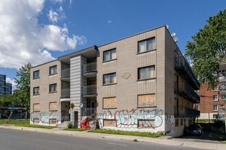 2045 Elmhurst Av in Montréal, QC - Building Photo - Building Photo