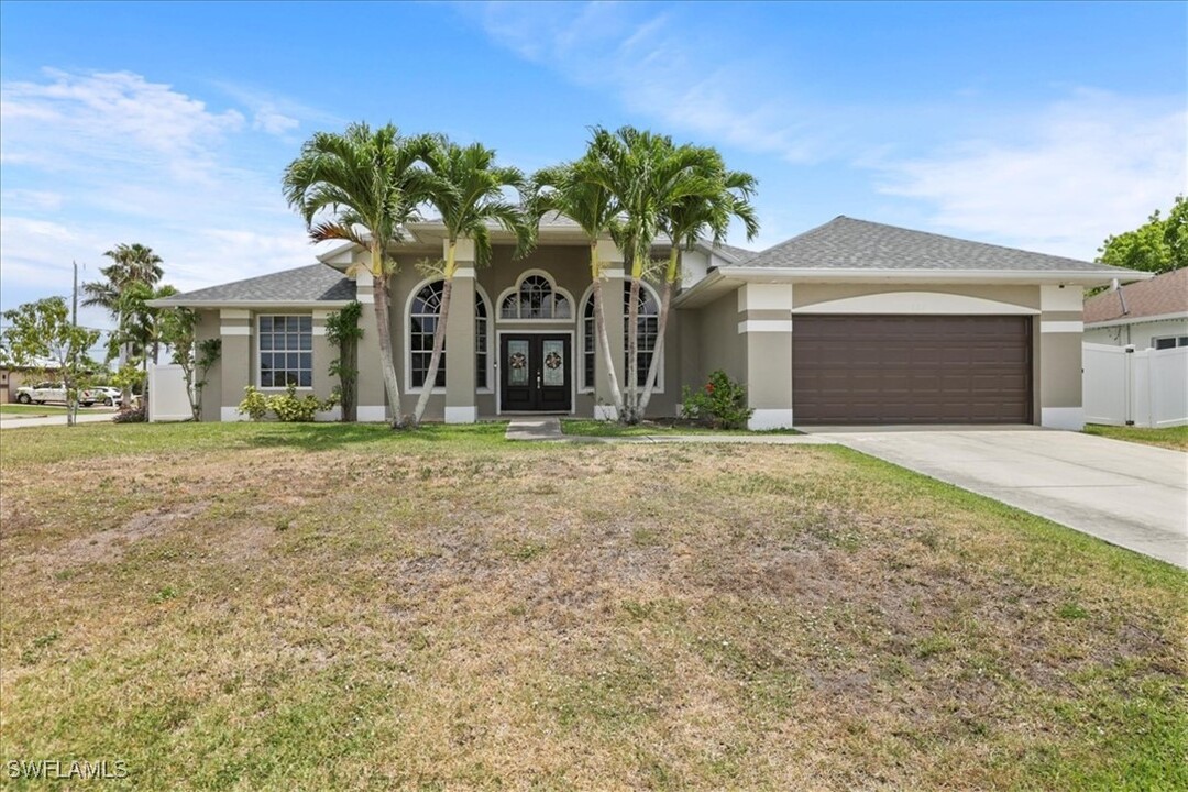 801 SW 4th Ct in Cape Coral, FL - Building Photo