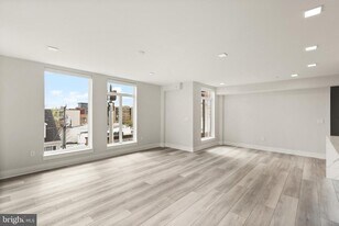 701 N Henry St in Alexandria, VA - Building Photo