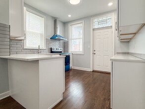 4914 N Troy St, Unit 2 in Chicago, IL - Foto de edificio - Building Photo