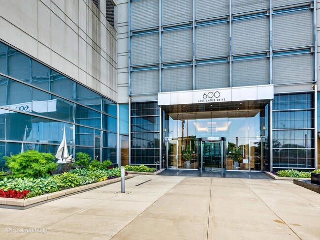 600 N Lake Shore Dr in Chicago, IL - Building Photo - Building Photo