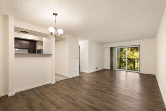 14650 NE 32nd St-Unit -A14 in Bellevue, WA - Building Photo - Building Photo