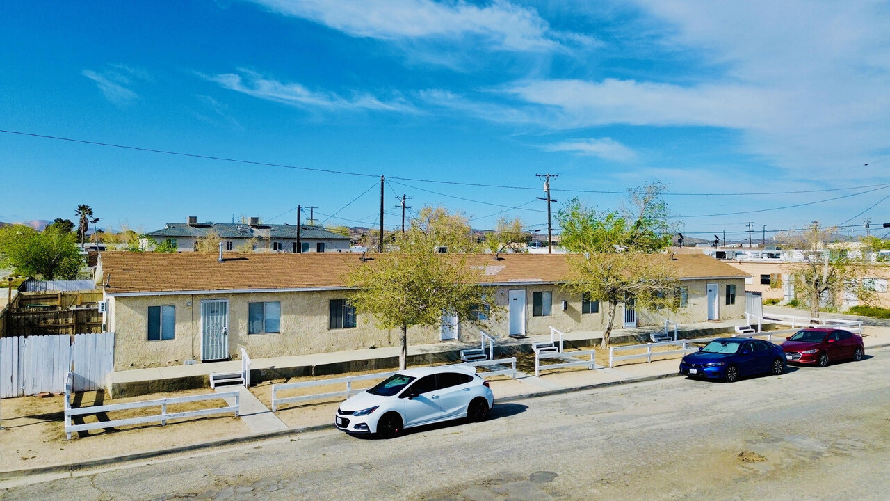 2608 Desert St in Rosamond, CA - Building Photo