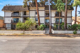 1559 Winona Blvd, Unit D3 in Los Angeles, CA - Building Photo