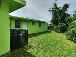 1210 NW 57th St, Unit 1210 in Miami, FL - Building Photo - Building Photo