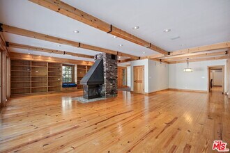 7972 Mulholland Dr in Los Angeles, CA - Building Photo - Building Photo