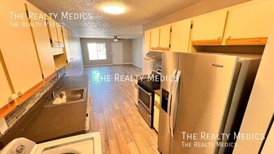 836 W Rosewood Ln in Tavares, FL - Building Photo - Building Photo