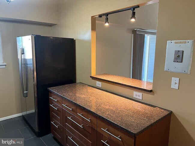 11410 Cherry Hill Rd in Silver Spring, MD - Building Photo - Building Photo