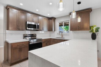 14020 SW 38th St in Miami, FL - Building Photo - Building Photo