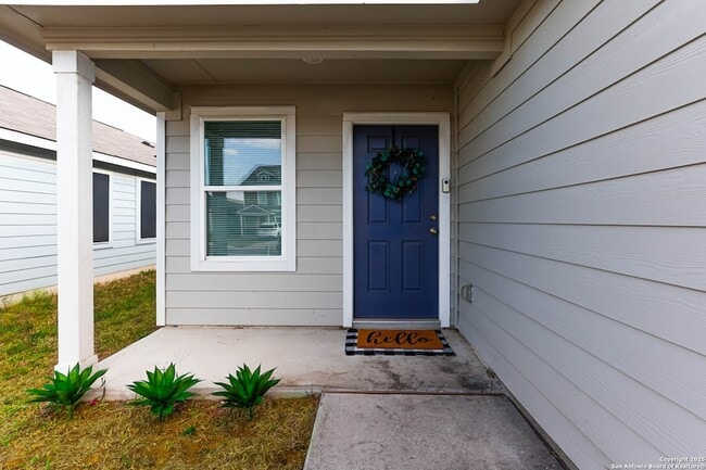 5935 Texas Spur in Seguin, TX - Foto de edificio - Building Photo