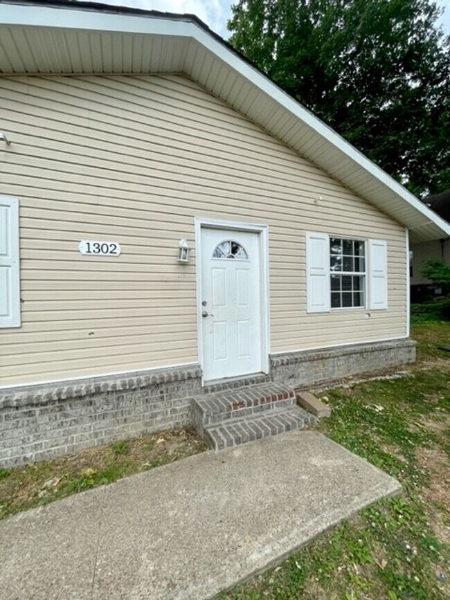 1302 Flint St in Jonesboro, AR - Building Photo - Building Photo