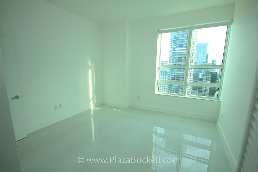 950 Brickell Bay Drive, Unit 1207-N in Miami, FL - Foto de edificio