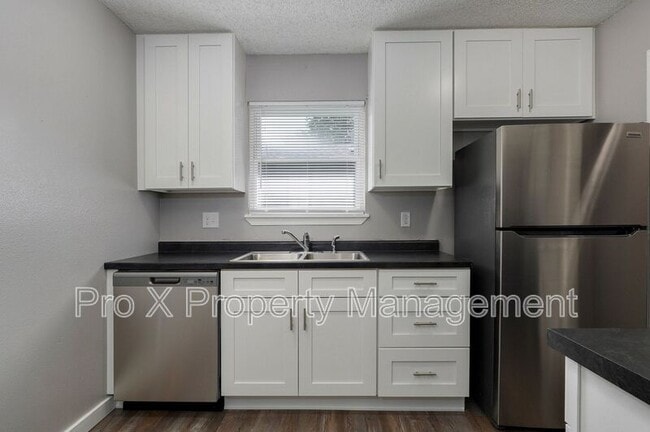 property at 1050 W Elm St