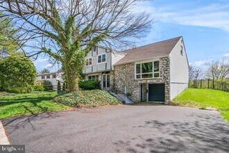 1057 Fitzwatertown Rd in Roslyn, PA - Building Photo - Building Photo