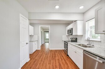 5202 Nichols St in Houston, TX - Building Photo - Building Photo