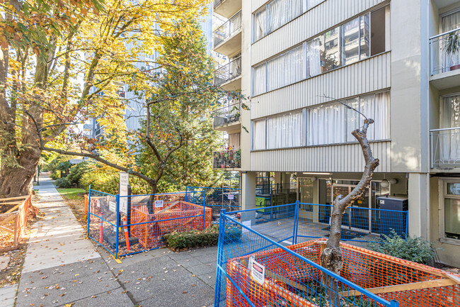 1188 Burnaby St in Vancouver, BC - Building Photo - Building Photo