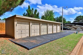 55 Fairway Oaks Blvd in Abilene, TX - Building Photo - Building Photo