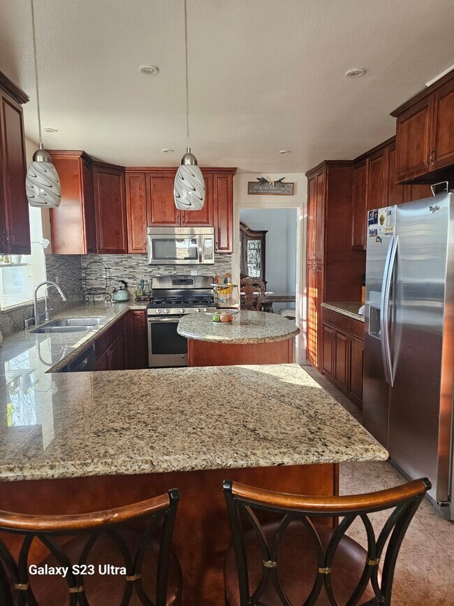 39763 Country Club Dr in Palmdale, CA - Building Photo - Building Photo
