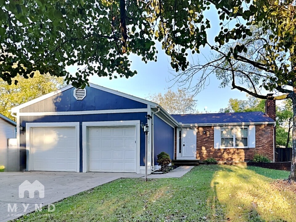2055 Drumlin Dr in Grove City, OH - Building Photo